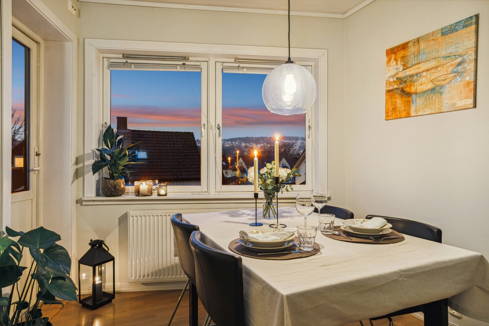 Leiligheten varmes opp via fjernvarme. Galleribilde