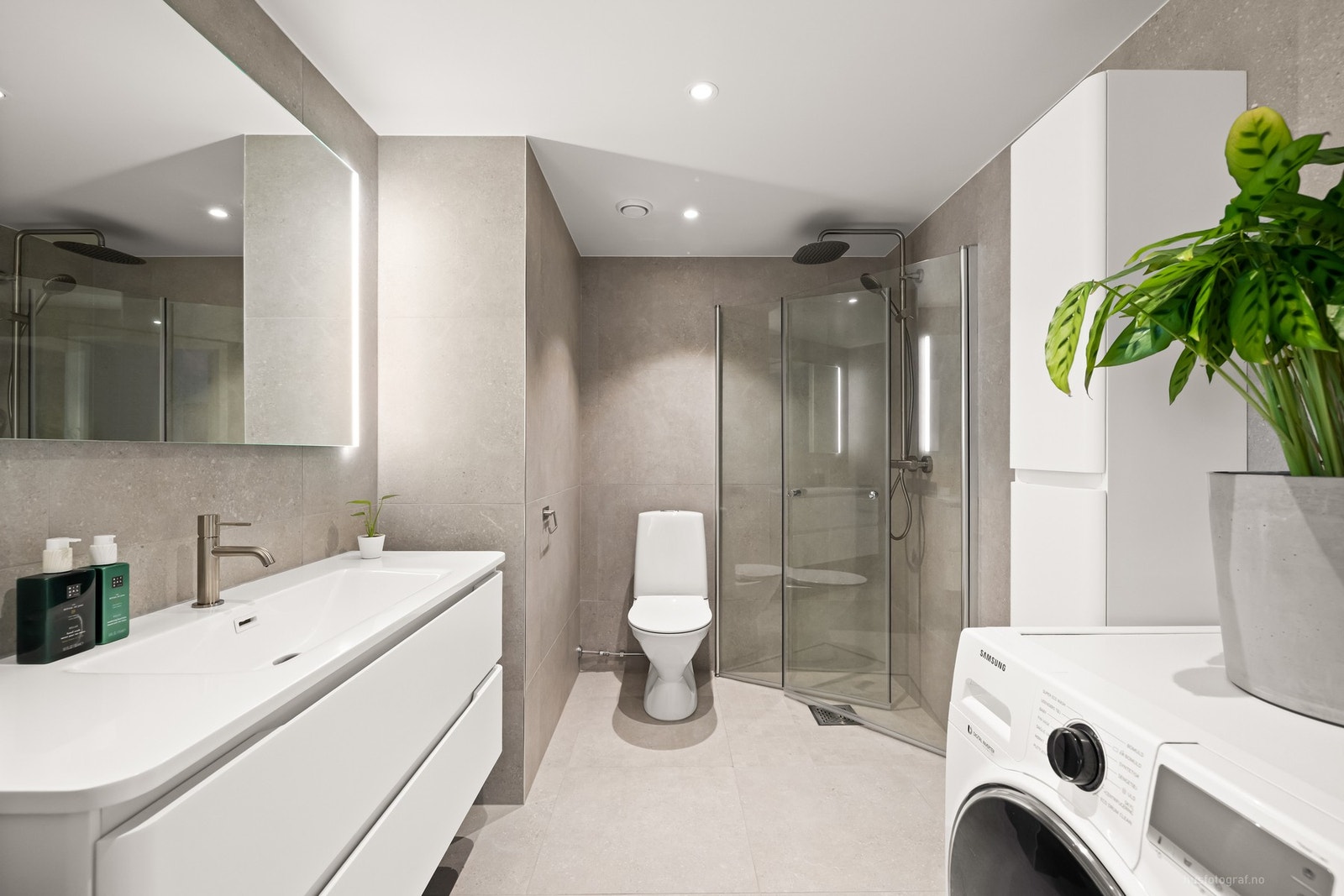 Boligen er påkostet med bad fra 2025 og en gjennomgående god standard Galleribilde