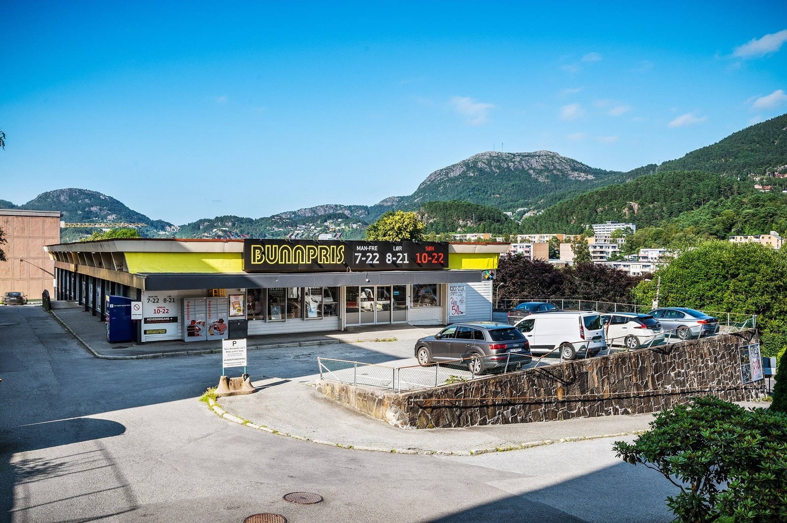 - Kun 6 minutters gange til søndagsåpen Bunnpris - Galleribilde