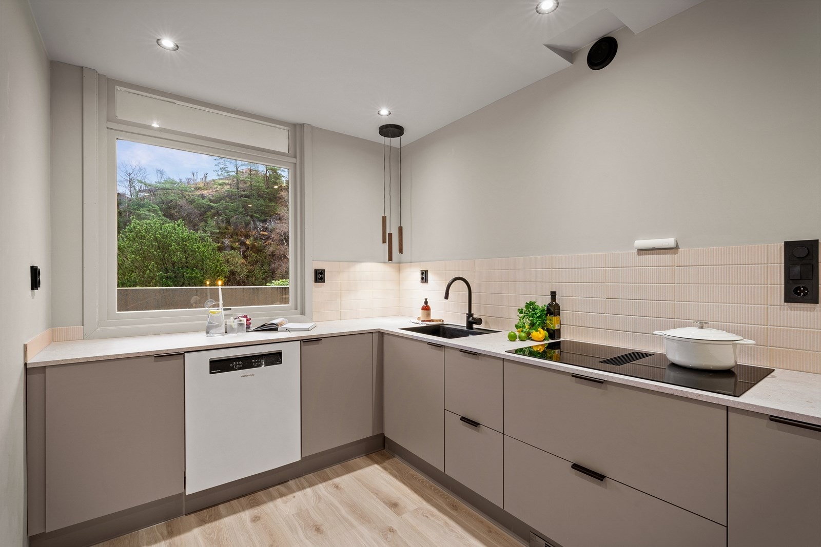 - Et drømmekjøkken på 9,5m² perfekt for deg som er glad i å lage mat - Galleribilde