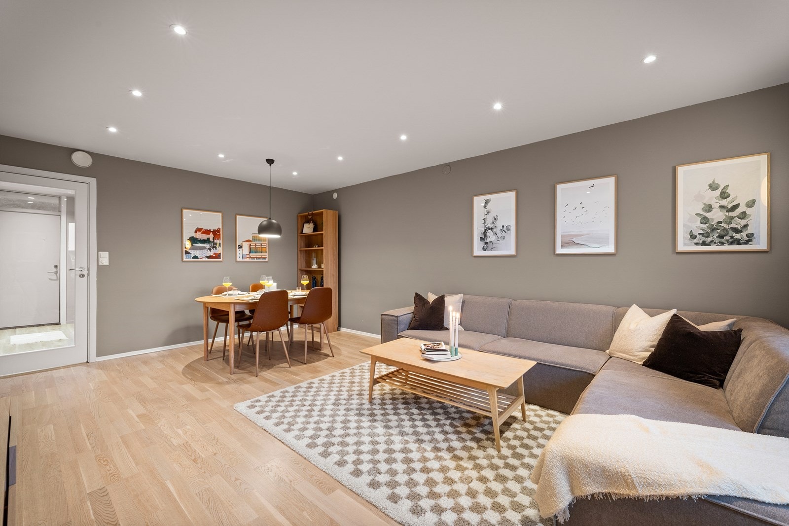 - Stuen er av god størrelse på 23,9 m² - Galleribilde