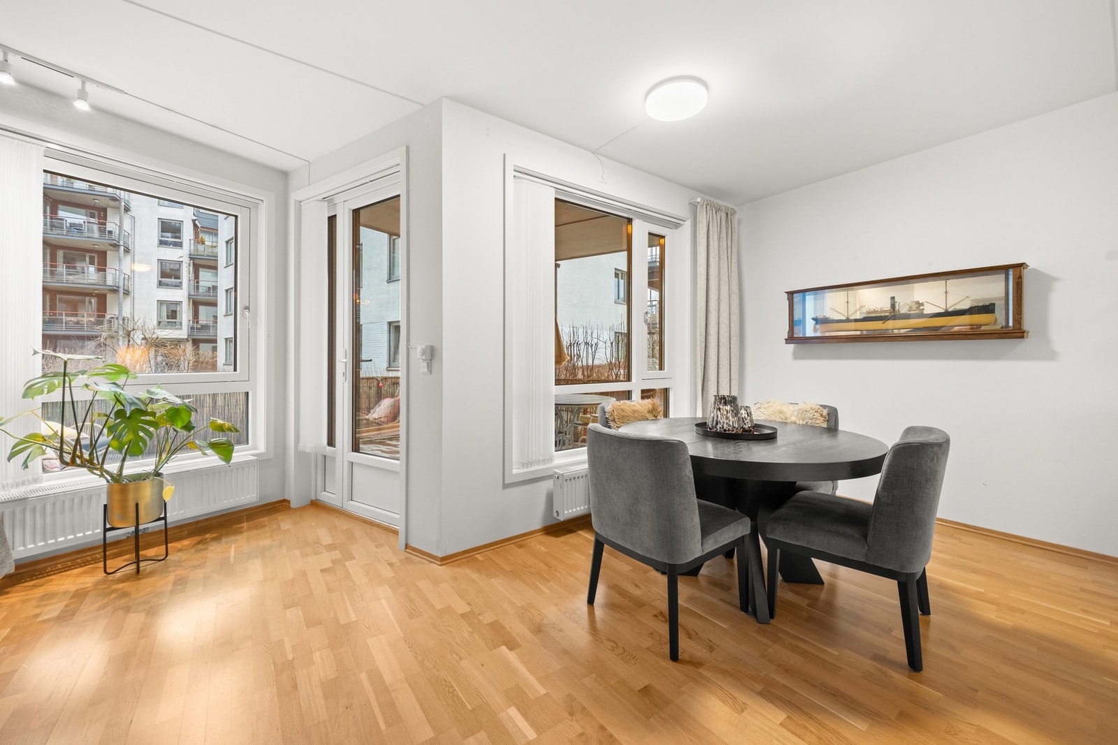 Fra stuen er det adkomst til terrassen Galleribilde