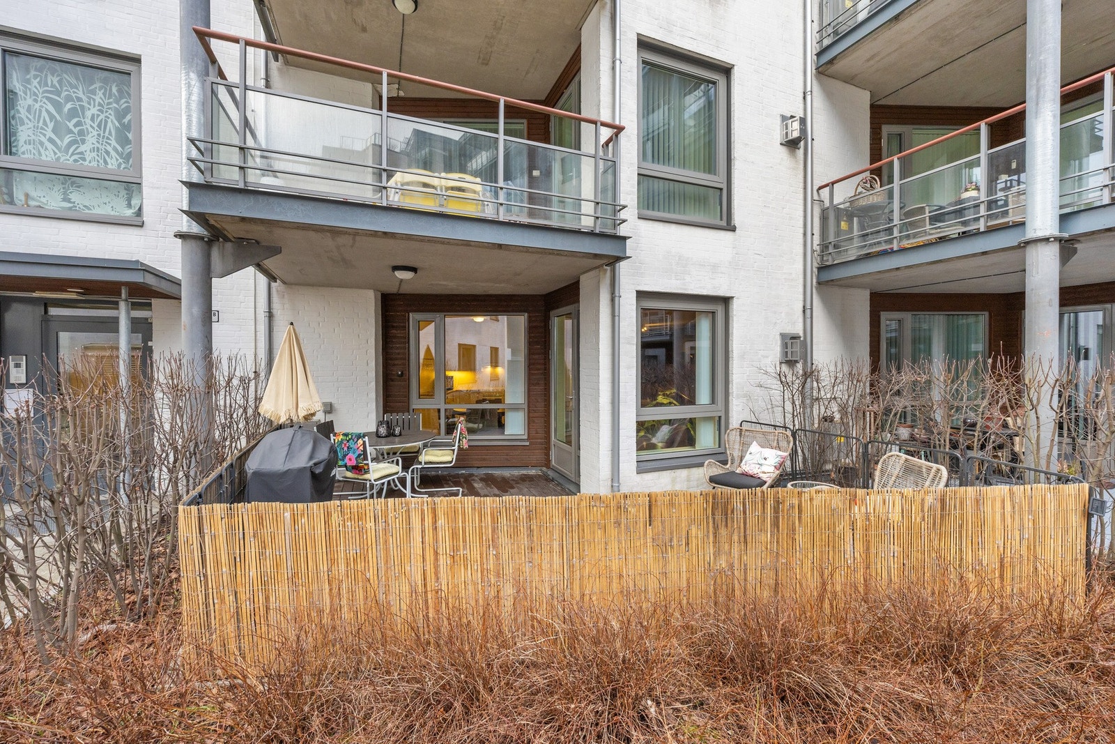 Bilde mot terrassen Galleribilde