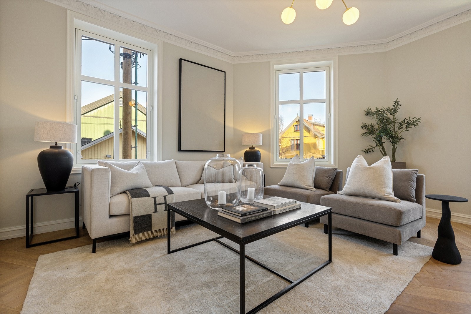 Hjørnestue med nydelige lysforhold. Galleribilde