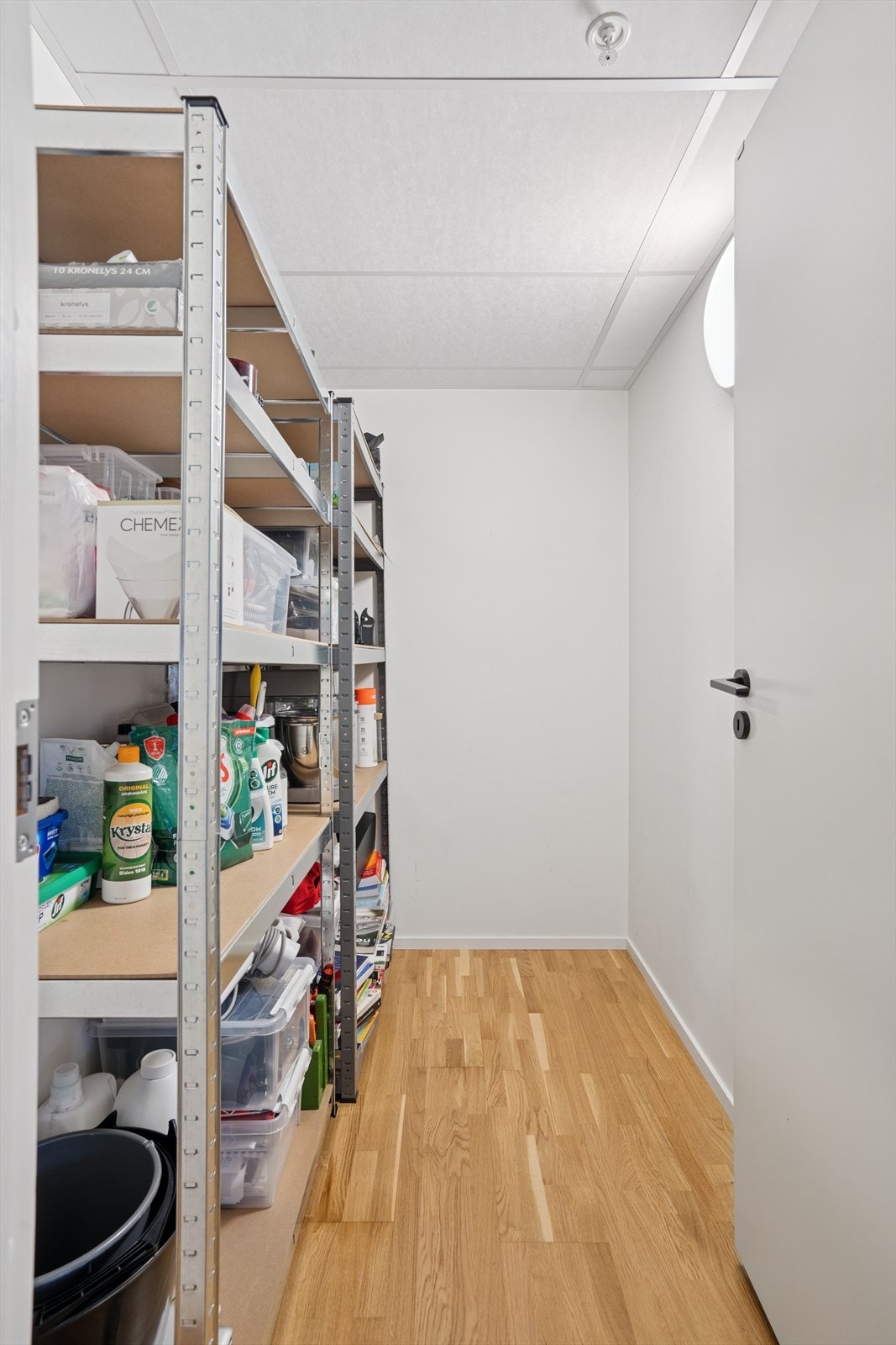 Rikelig med oppbevaringsplass i bod Galleribilde