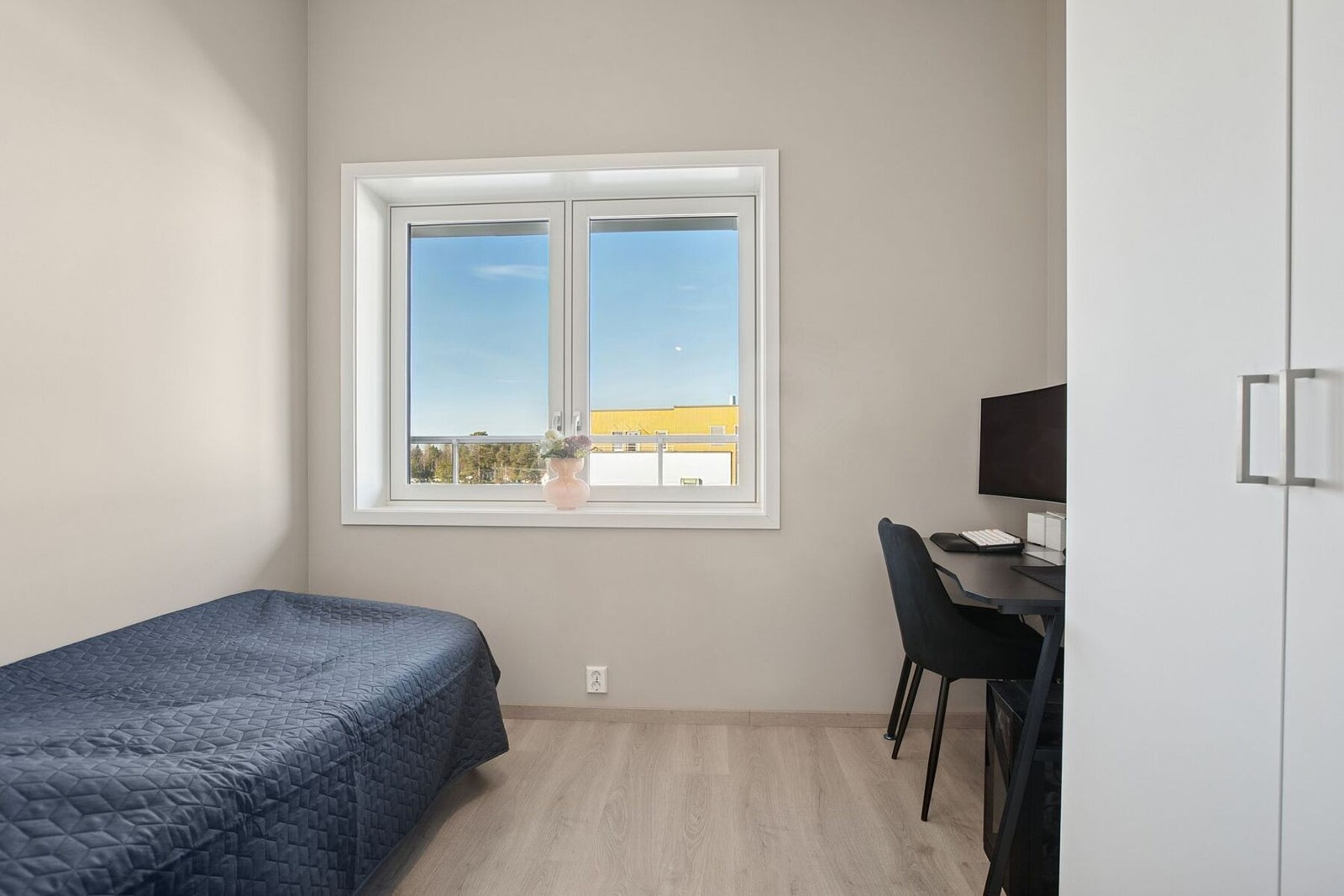 Soverom 2, også med plass til dobbeltseng. Galleribilde