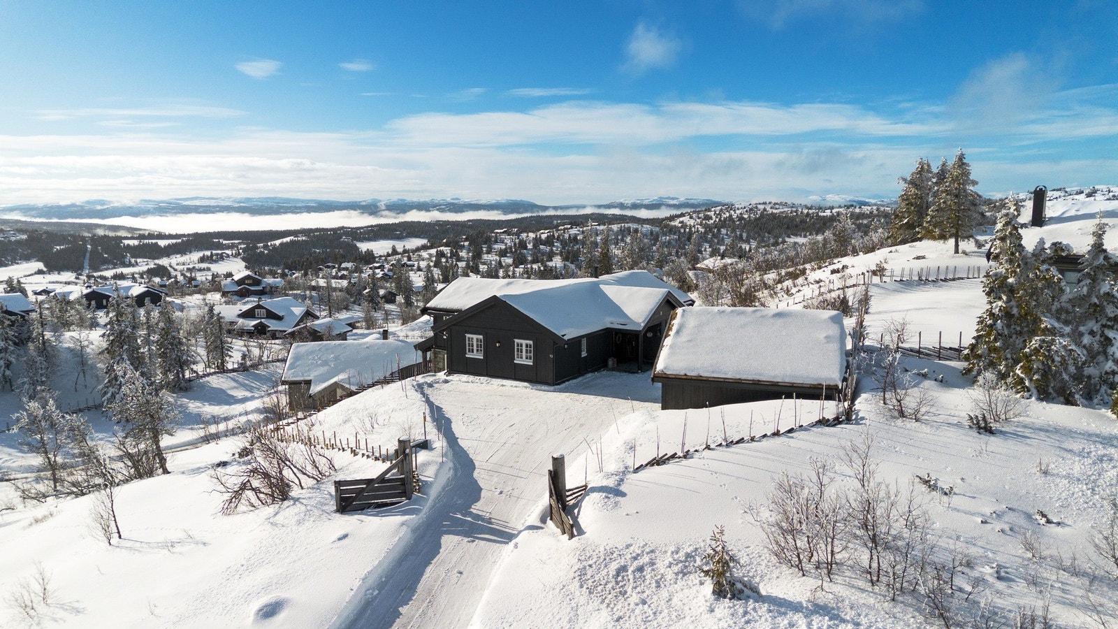 Flott opparbeidet eiendom med nydelig utsikt utover området Galleribilde
