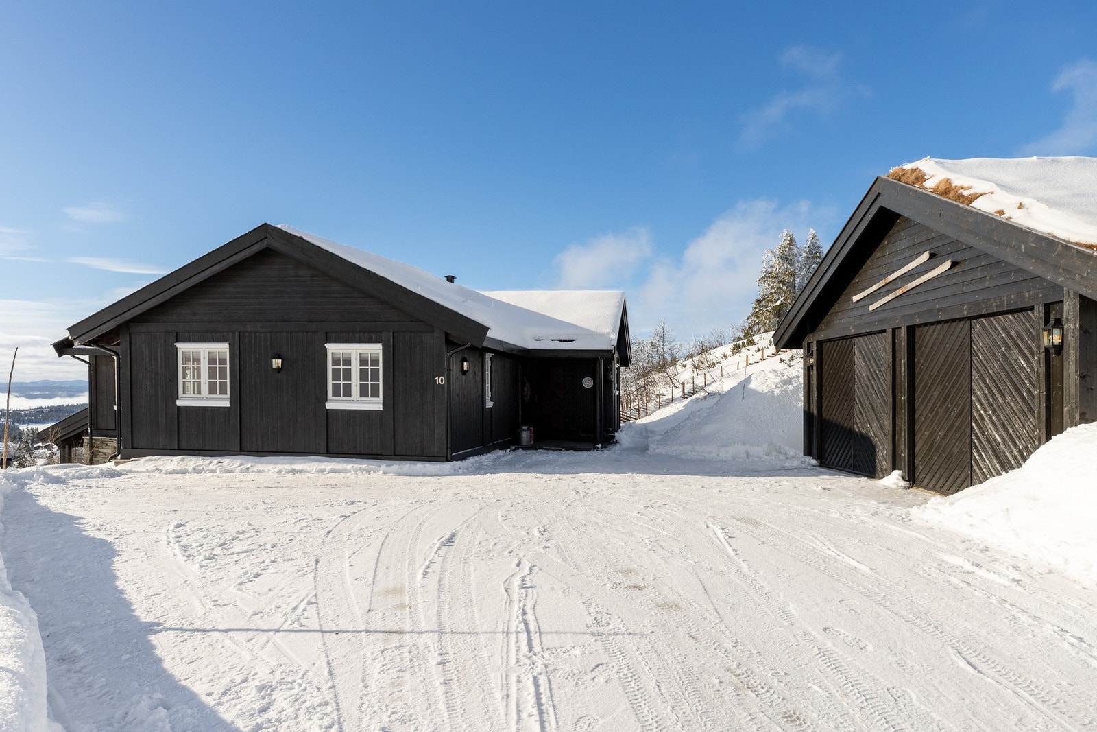 Garasje med to biloppstillingsplasser Galleribilde