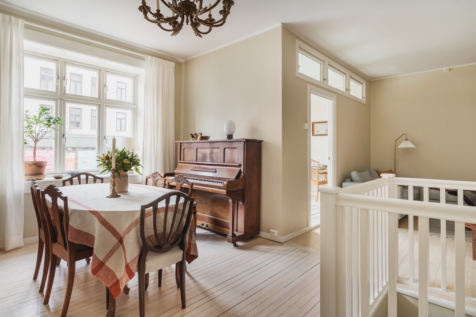 Leiligheten ligger i høy 1. etasje som gir lite innsyn fra forbipasserende Galleribilde