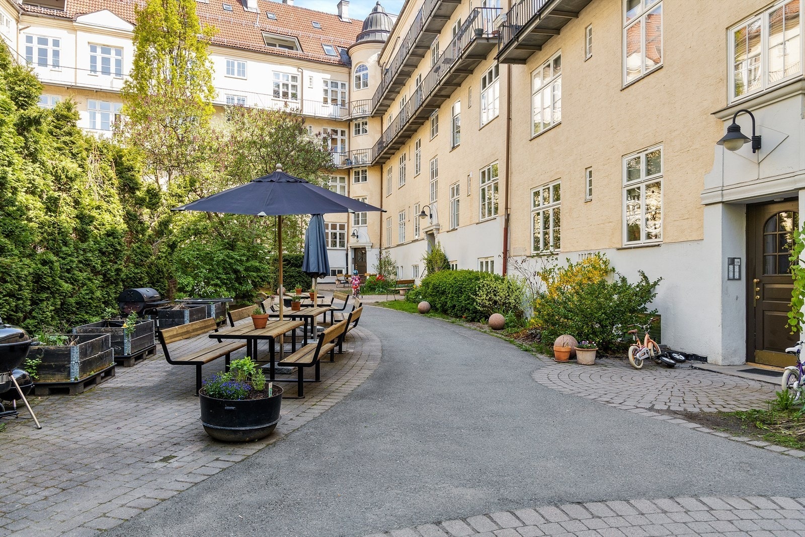 Hyggelig felles bakgård Galleribilde