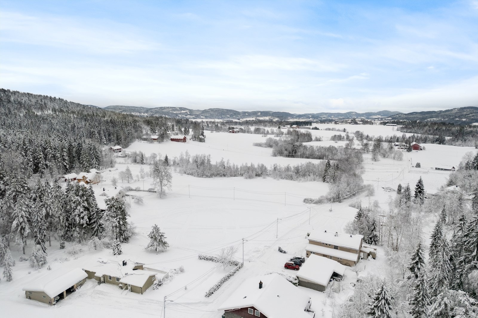 Leiligheten ligger meget barnevennlig til i stille og rolige omgivelser. Galleribilde