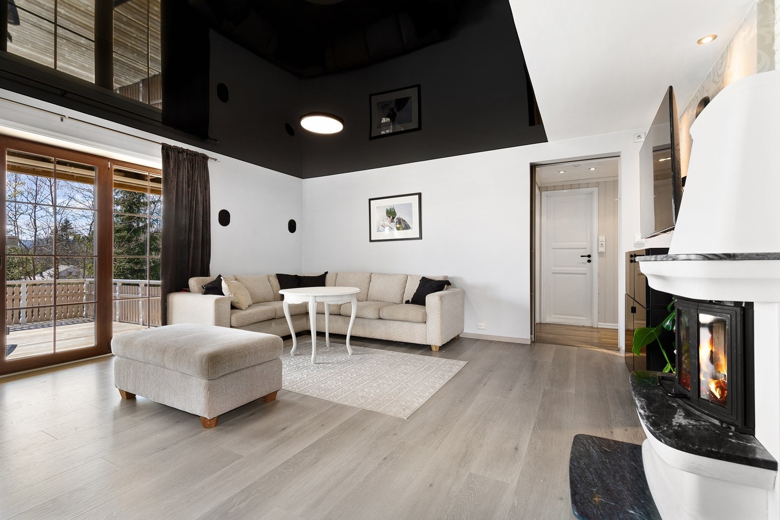 Fra hall har du videre adkomst til åpen stue- og kjøkkenløsning. Galleribilde