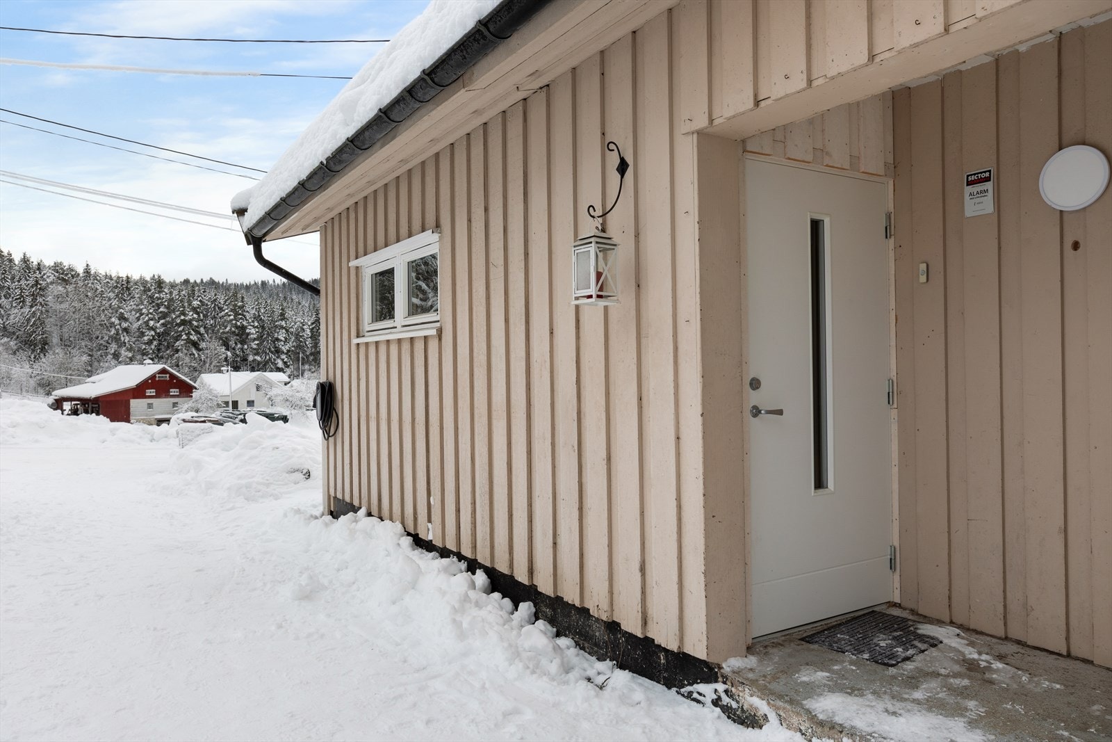 Adkomst til leiligheten via takoverbygget inngangsparti Galleribilde