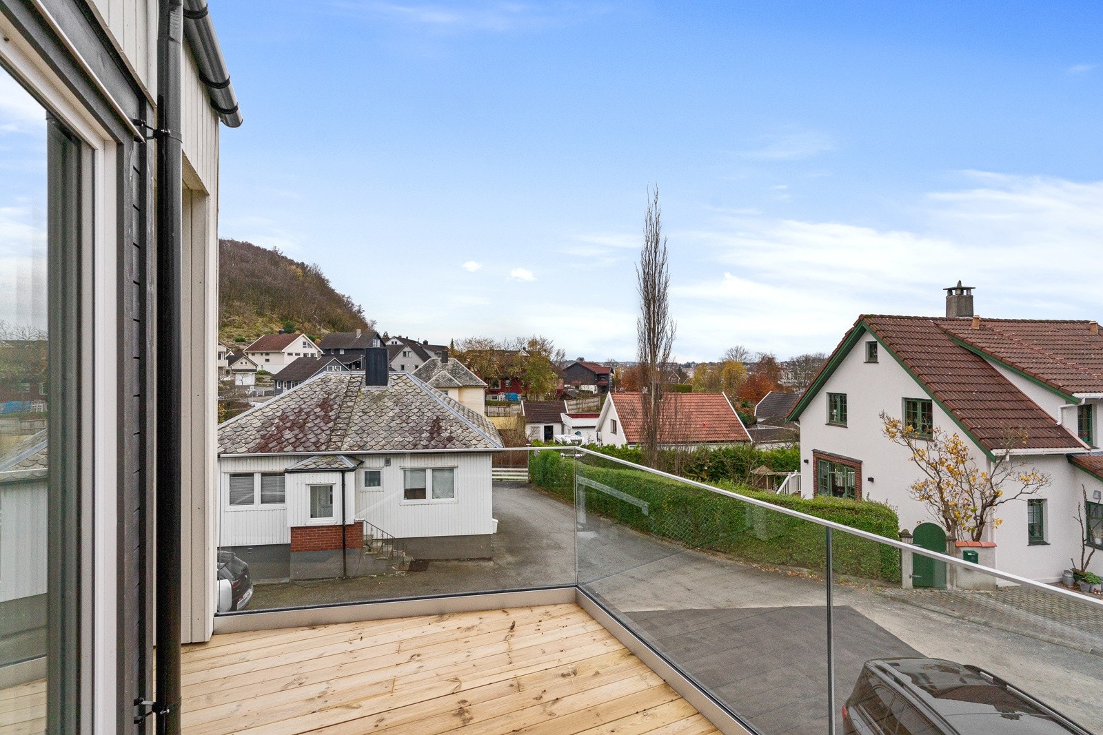 Boligen har en ettertraktet beliggenhet med skoler og barnehager innen gåavstand. Galleribilde