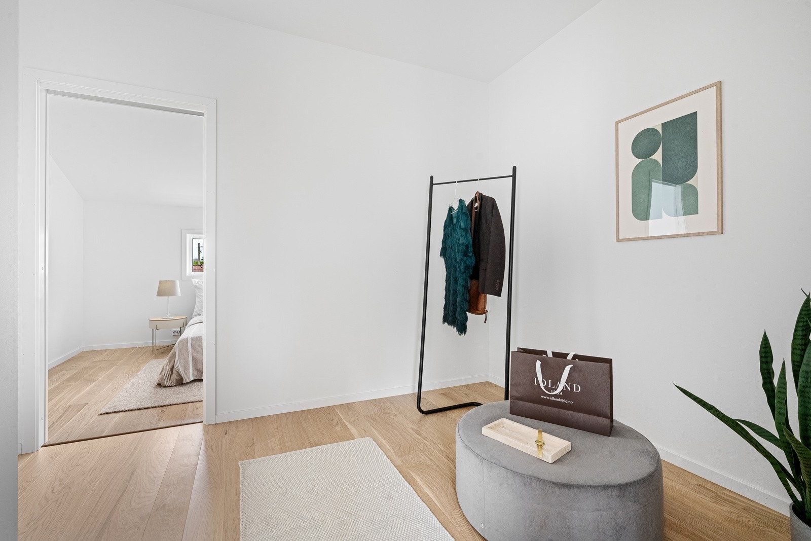 Hovedsoverommet ligger i tilknytning til walk-in garderobe. Galleribilde