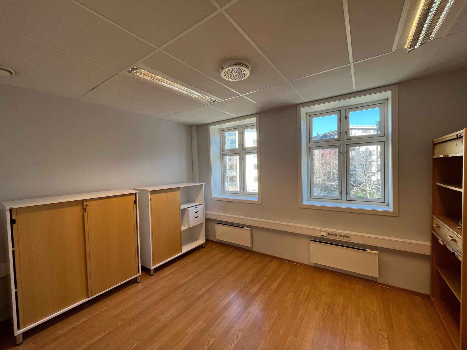 Alle kontorene har flere vinduer Galleribilde