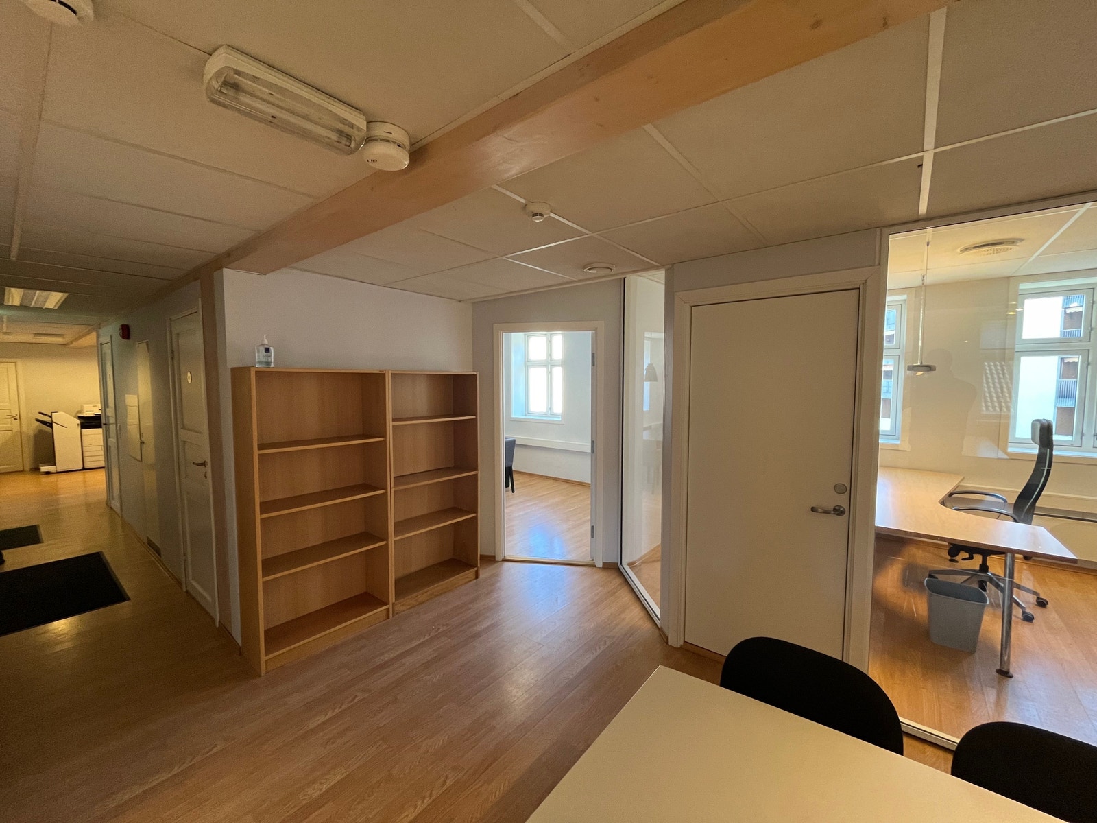 Fine lokaler med masse naturlig lys Galleribilde