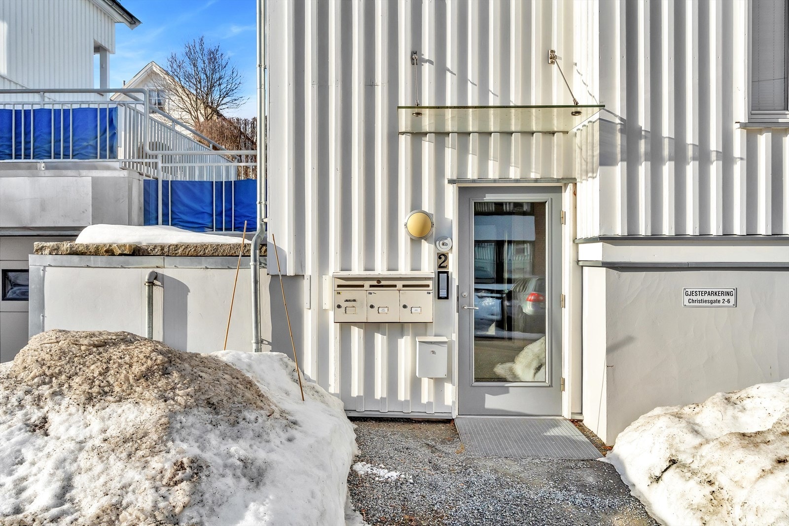 Inngangsparti. Galleribilde