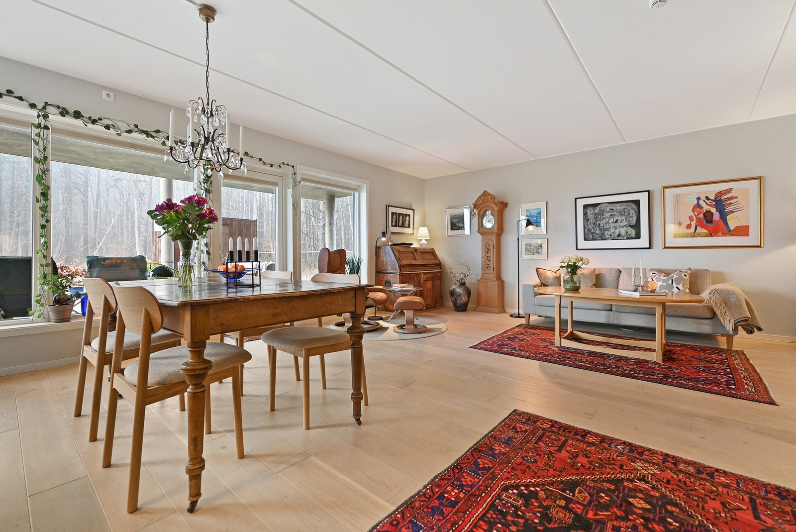 Leiligheten er oppført i 2020 og holder en god og moderne standard. Galleribilde