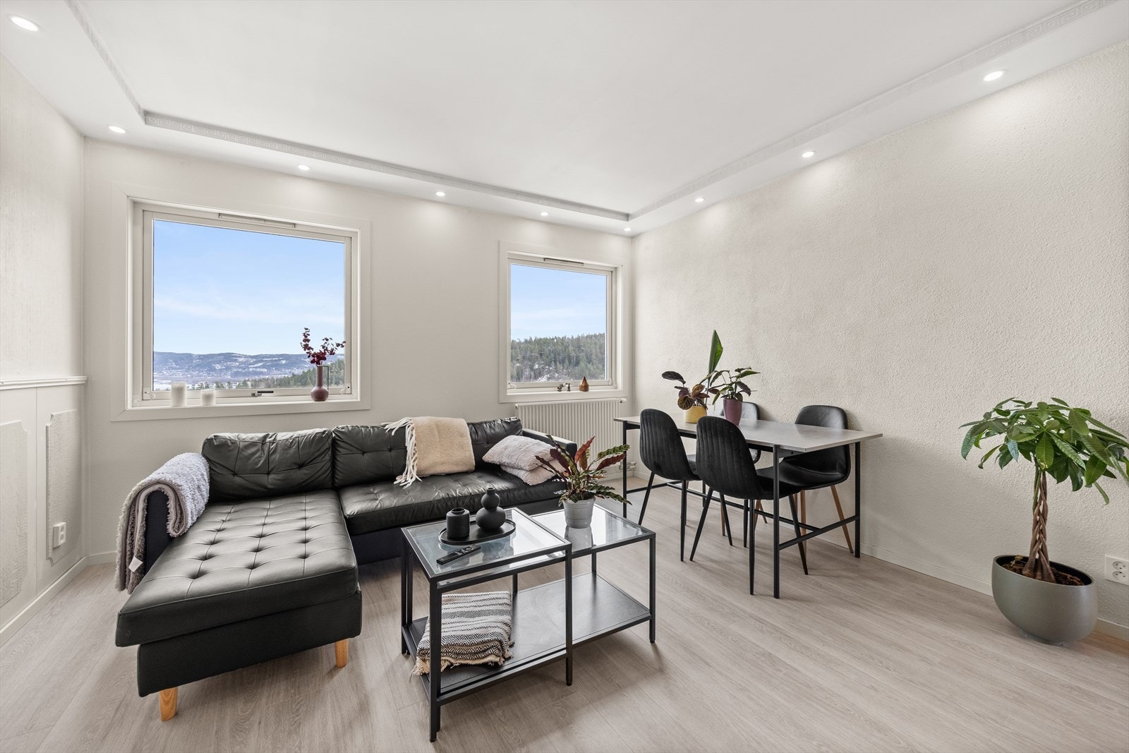 TV-stuen gir god plass for hyggelig sofagruppe med tilhørende tv-møblement Galleribilde