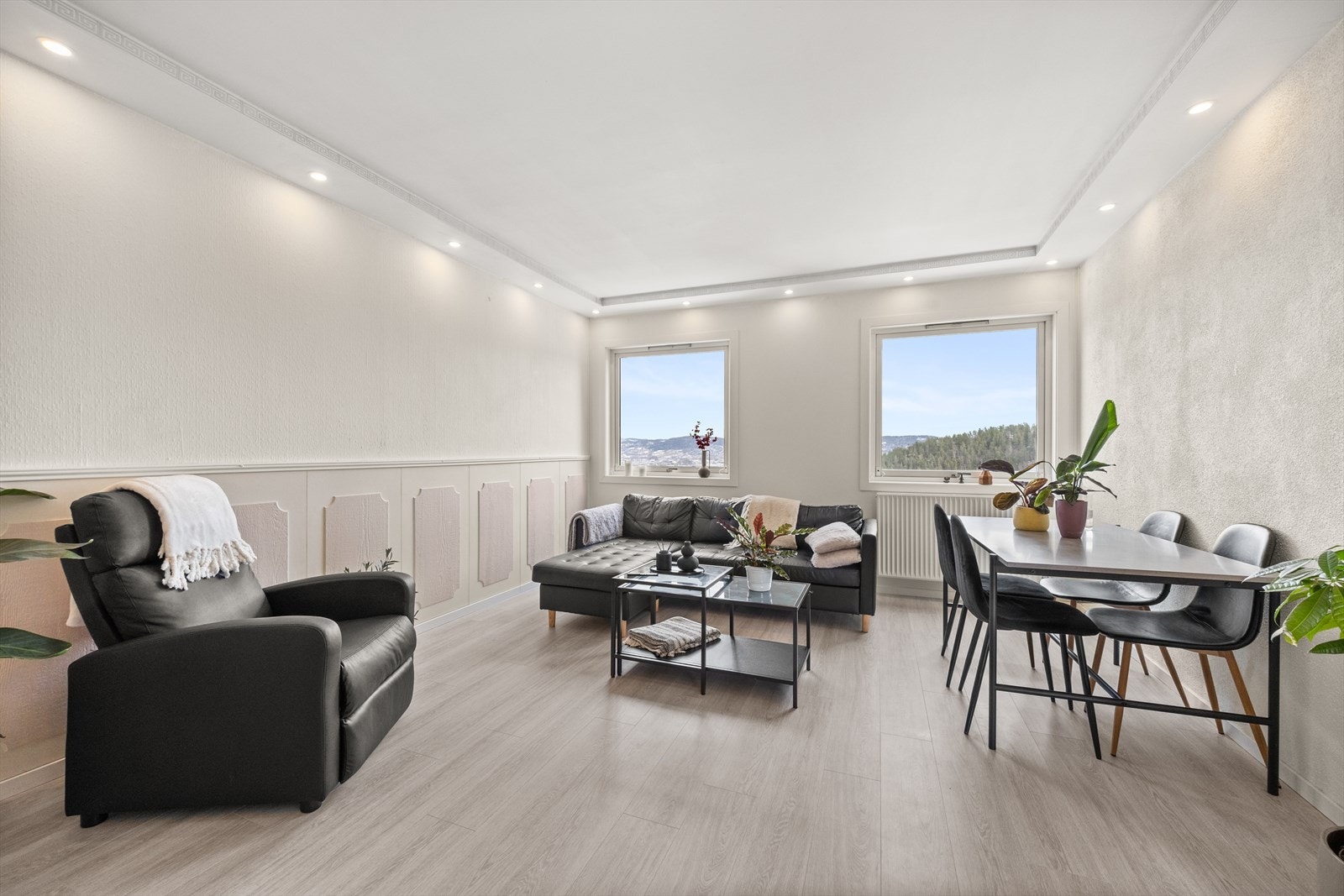 Dette er en lys og romslig 4-roms andelsleilighet i byggets 8. etasje Galleribilde