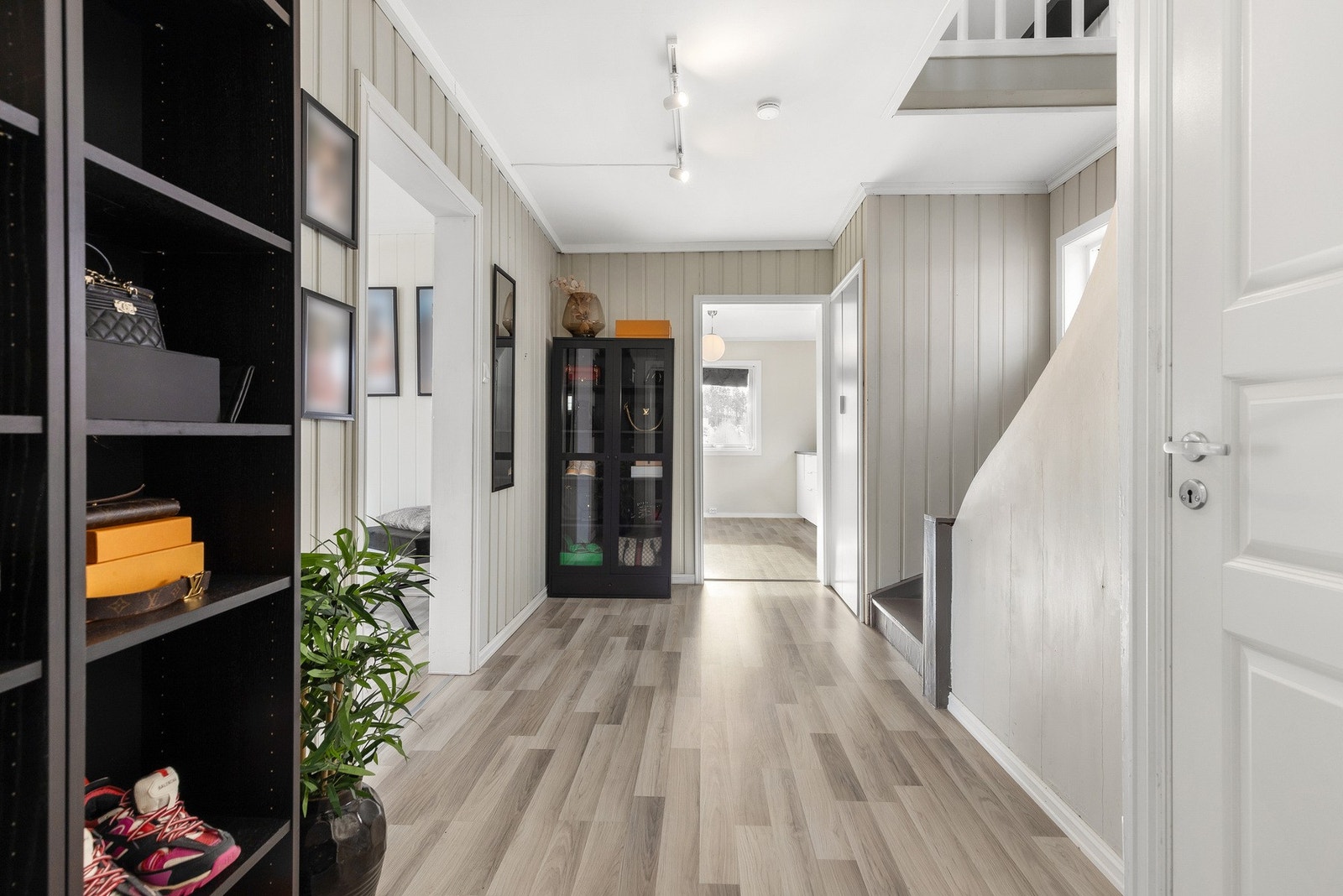 Gang og nedgang til grovkjeller Galleribilde