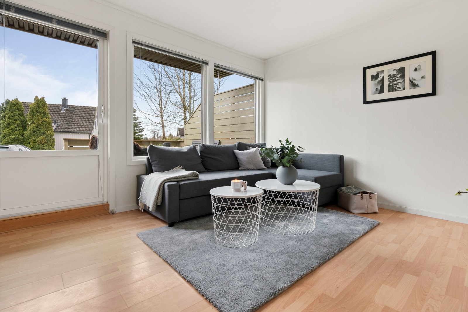 Her har du god plass til sofagruppe med tilhørende møblement. Galleribilde