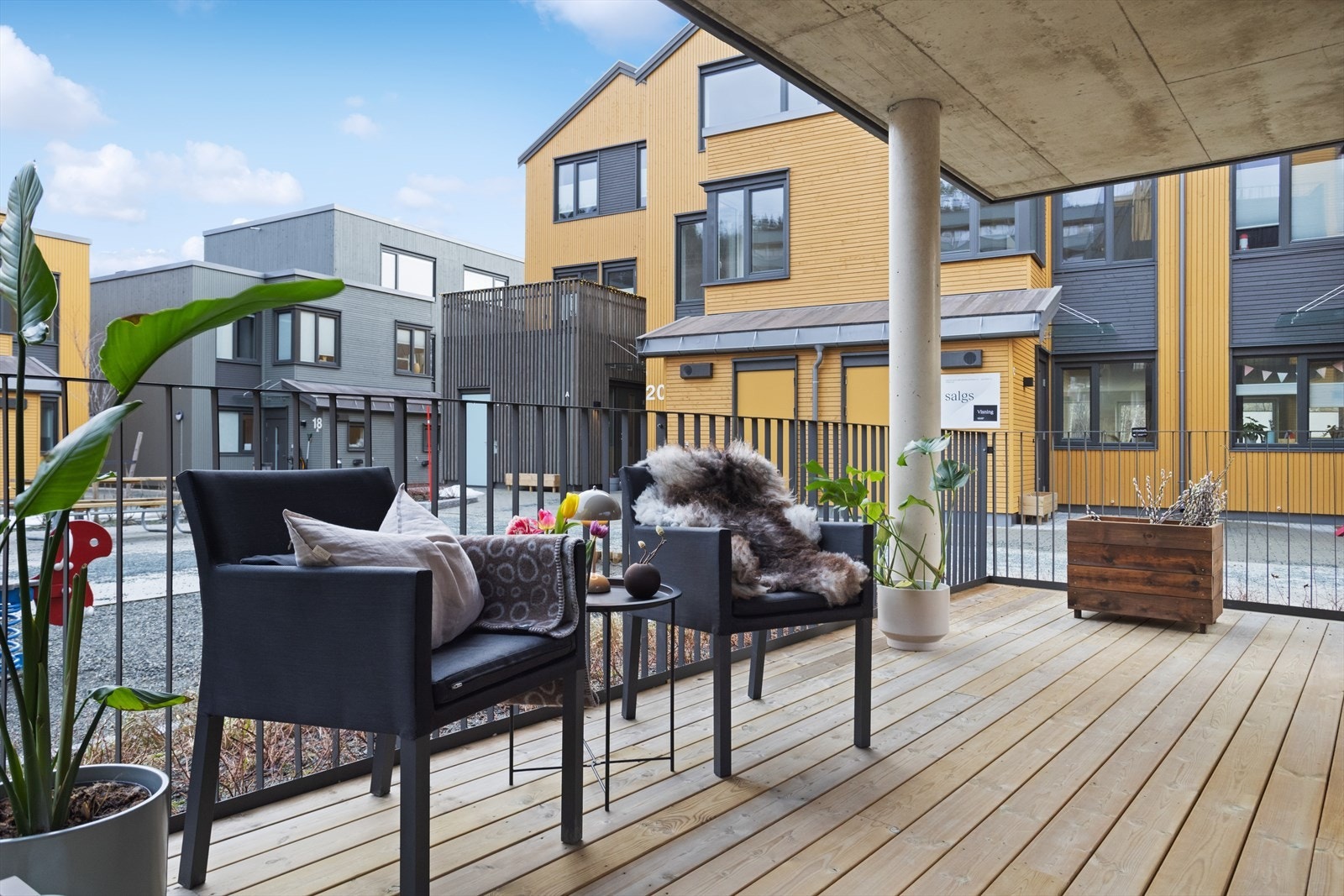 Terrassen er ca 17 m². Galleribilde