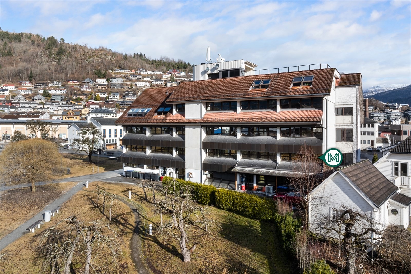 Bygget var tidlegare eit hotell som vart renovert og omgjort til leilegheiter i 2007 med nye overflater og endra planløysing. Galleribilde