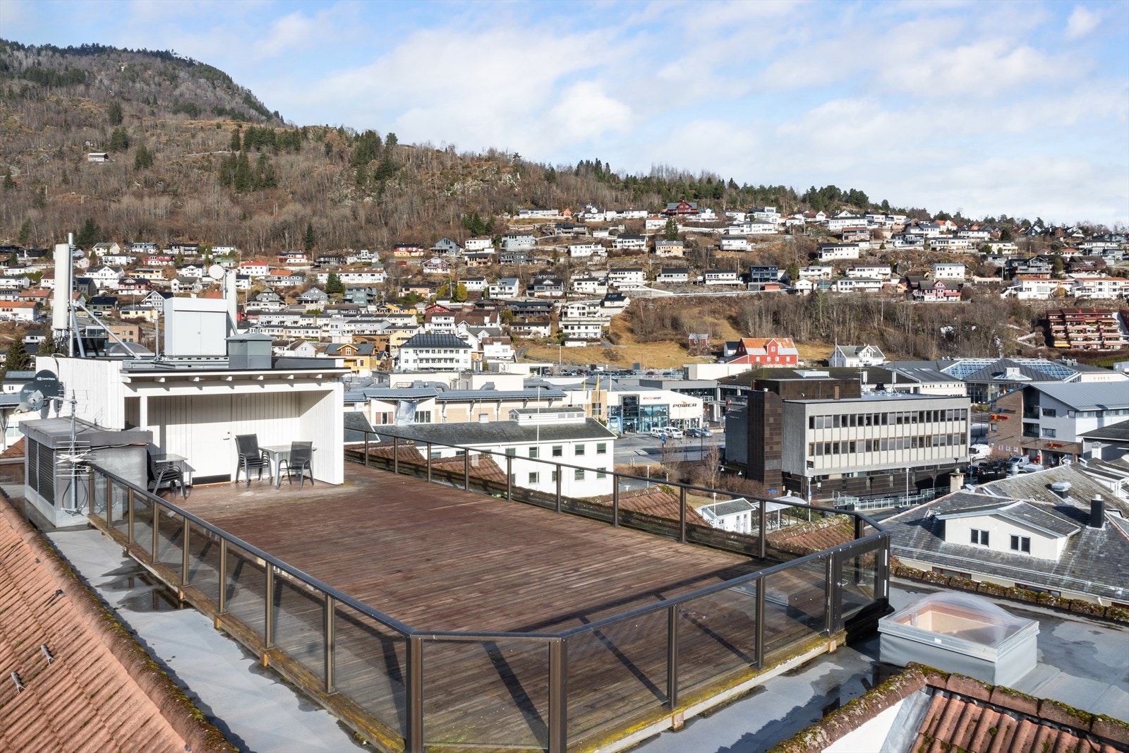 Stor felles takterrasse med fantastisk utsikt og gode solforhold. Galleribilde
