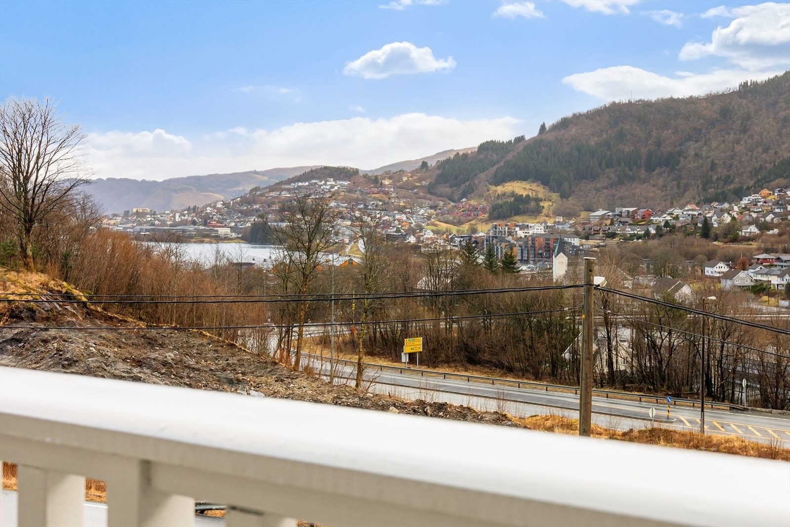På altanen kan man nyte morgen- og formiddagssol Galleribilde