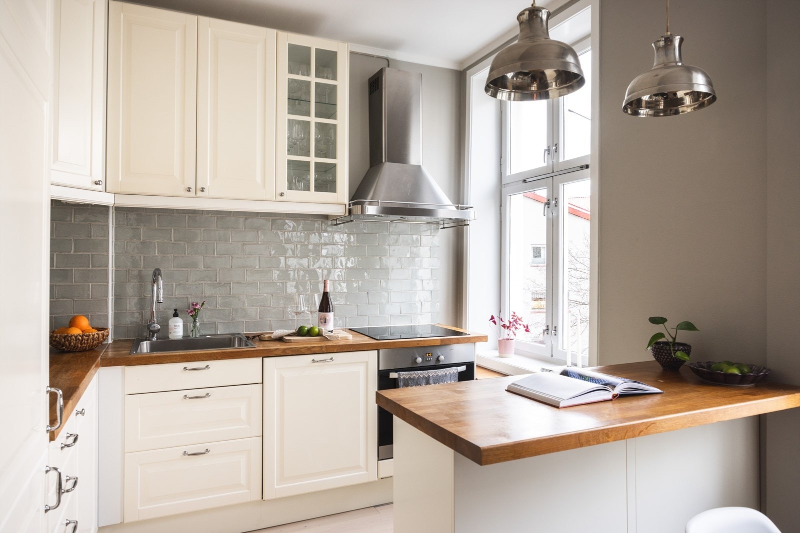 - Godt med benk- og skapplass - Galleribilde