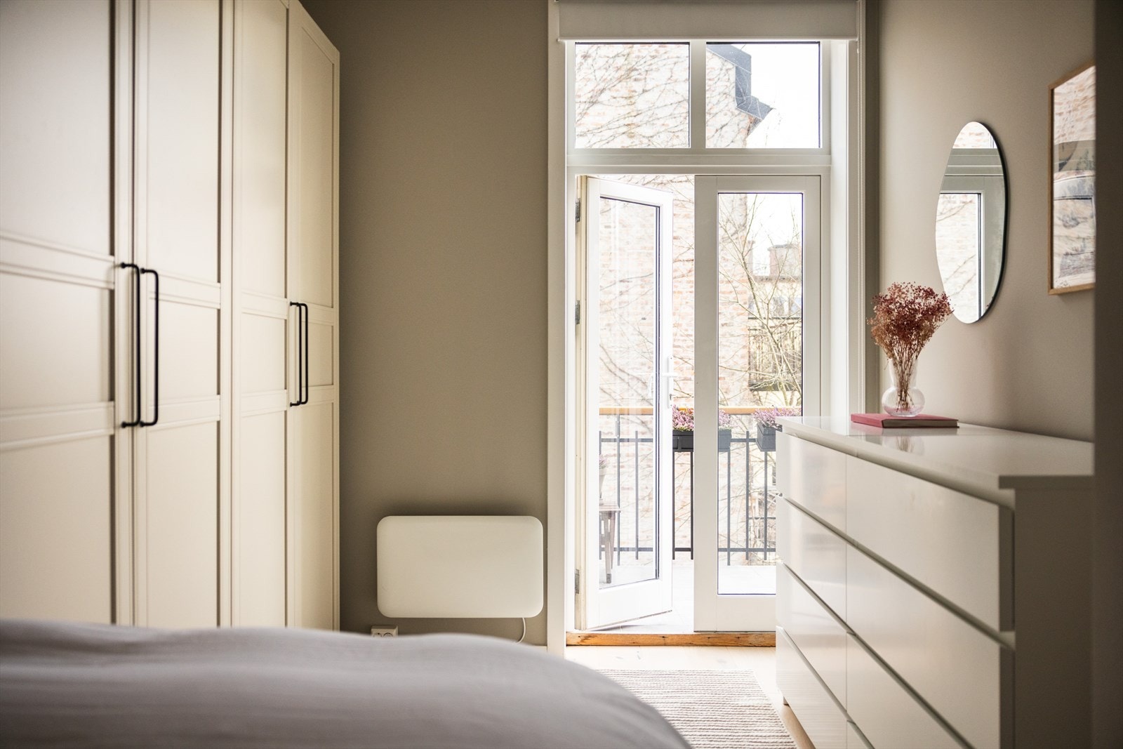 - Masse oppbevaringsplass i garderobeløsning - Galleribilde