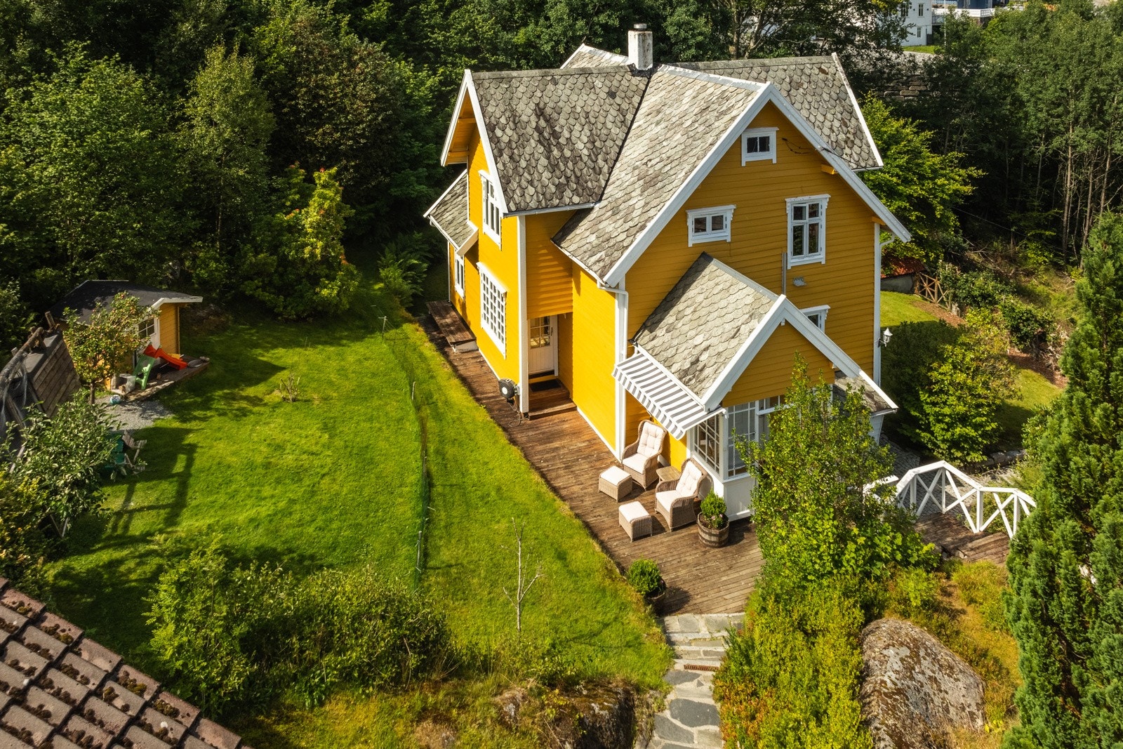 En unik og praktfull sveitservilla beliggende i et stille og fredlig område i Gravdal. Galleribilde