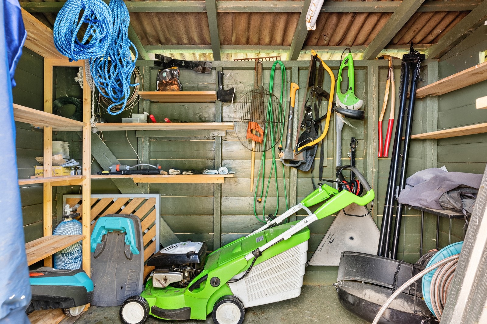 Praktisk verkstedbod med god oppbevaringsplass. Galleribilde