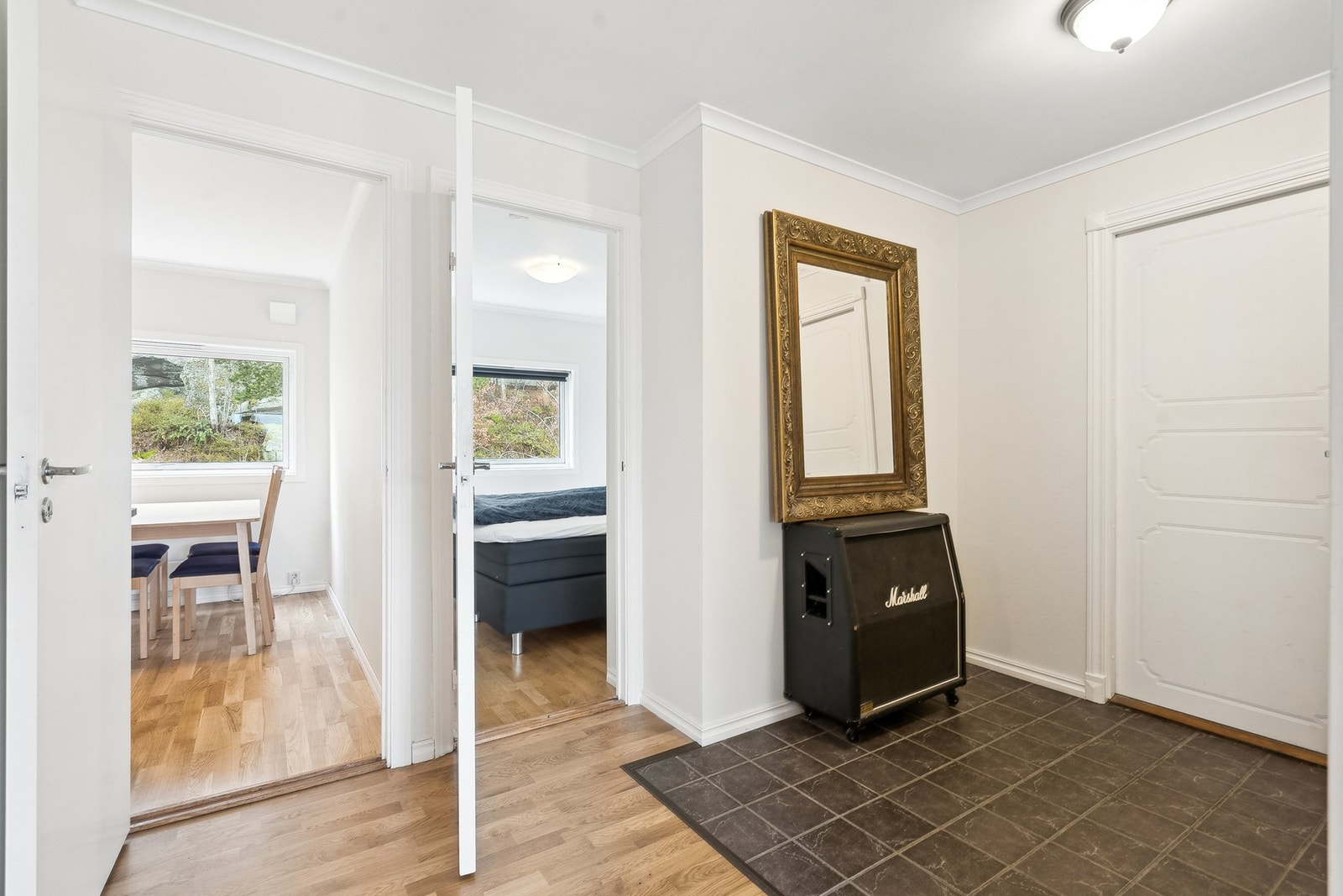 Leiligheten oppleves som lys og romslig. Galleribilde