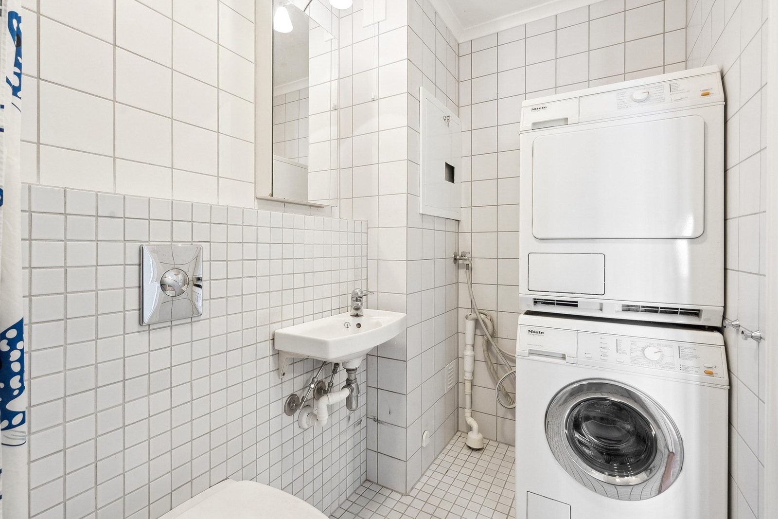 Det er opplegg til vaskemaskin på badet. Galleribilde