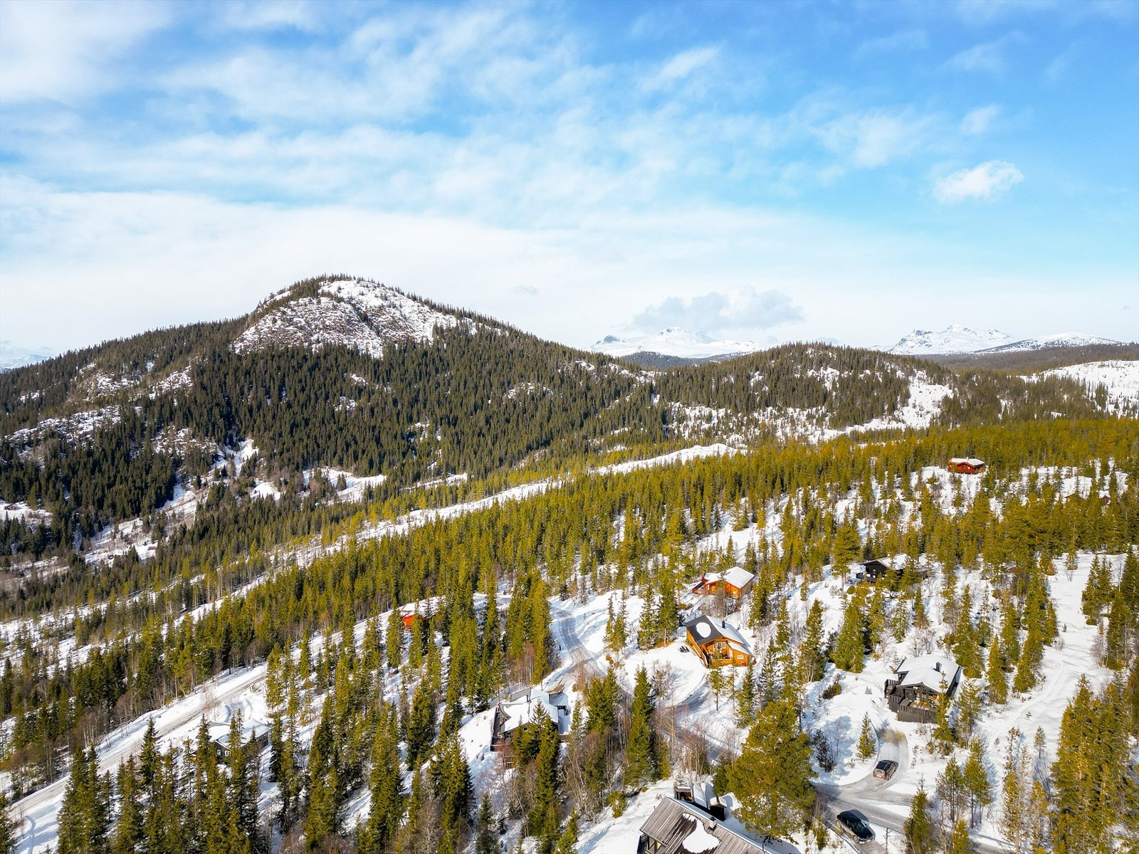 Det er for øvrig kort vei til Tuddal Høyfjellshotell og Gildehallen som kan tilby både inne- og utekafé med gode matretter, ølsmaking og ferske bakevarer. Galleribilde