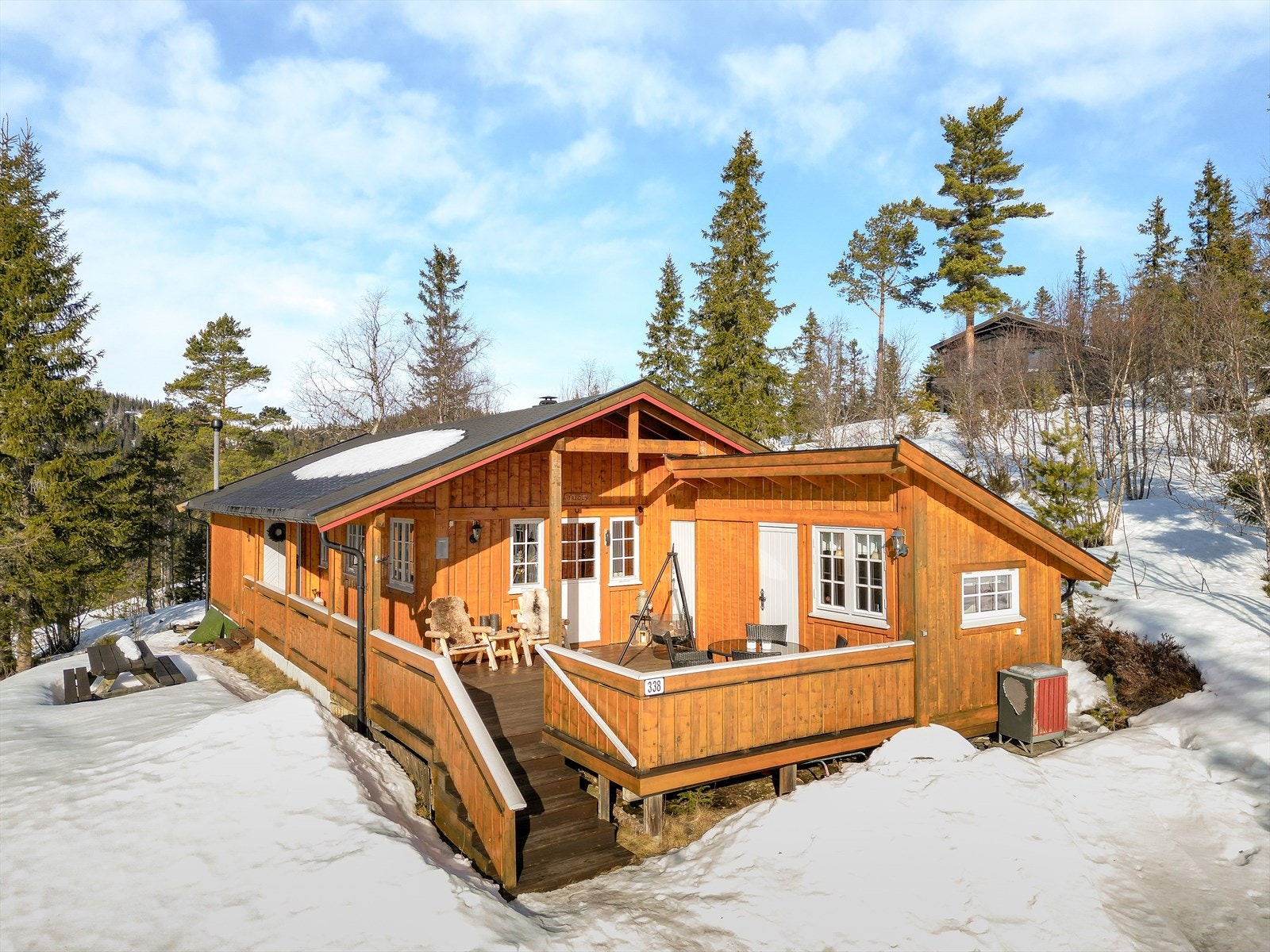 EiendomsMegler1 ved Halvor Østerli presenterer Flugonvegen 338! Galleribilde