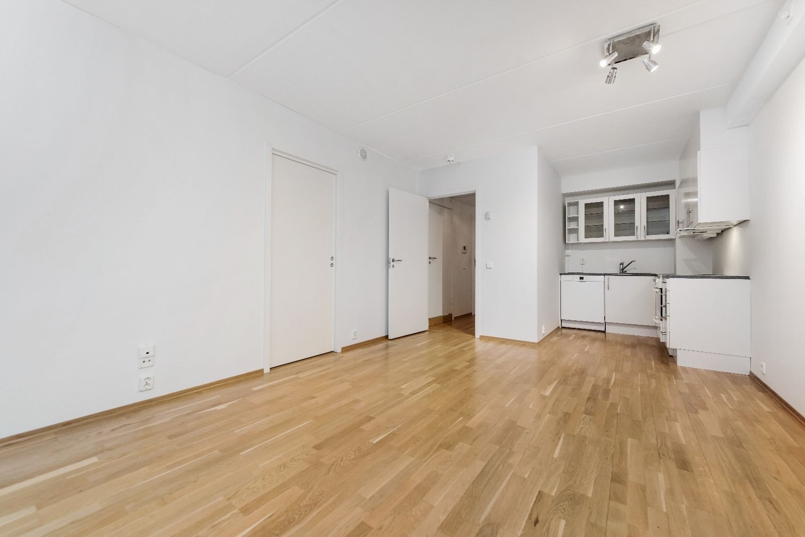 Stue med åpen kjøkkenløsning Galleribilde