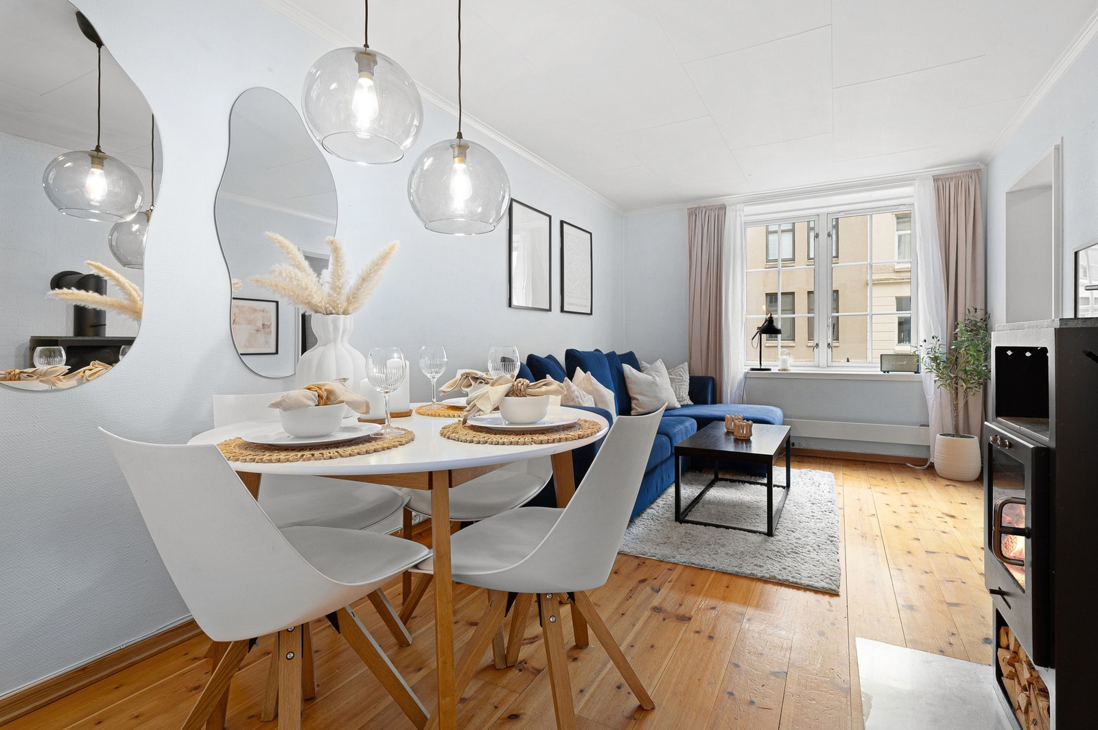 EiendomsMegler 1 v/Peder Bjørnstad har gleden av å presentere en lys og sentrumsnær leilighet i Ulstadløkkveien 16! Galleribilde