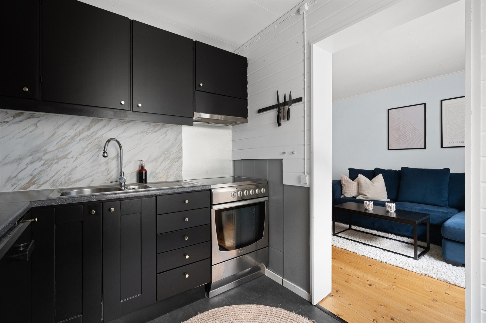 Integrerte hvitevarer medfølger handelen. Galleribilde