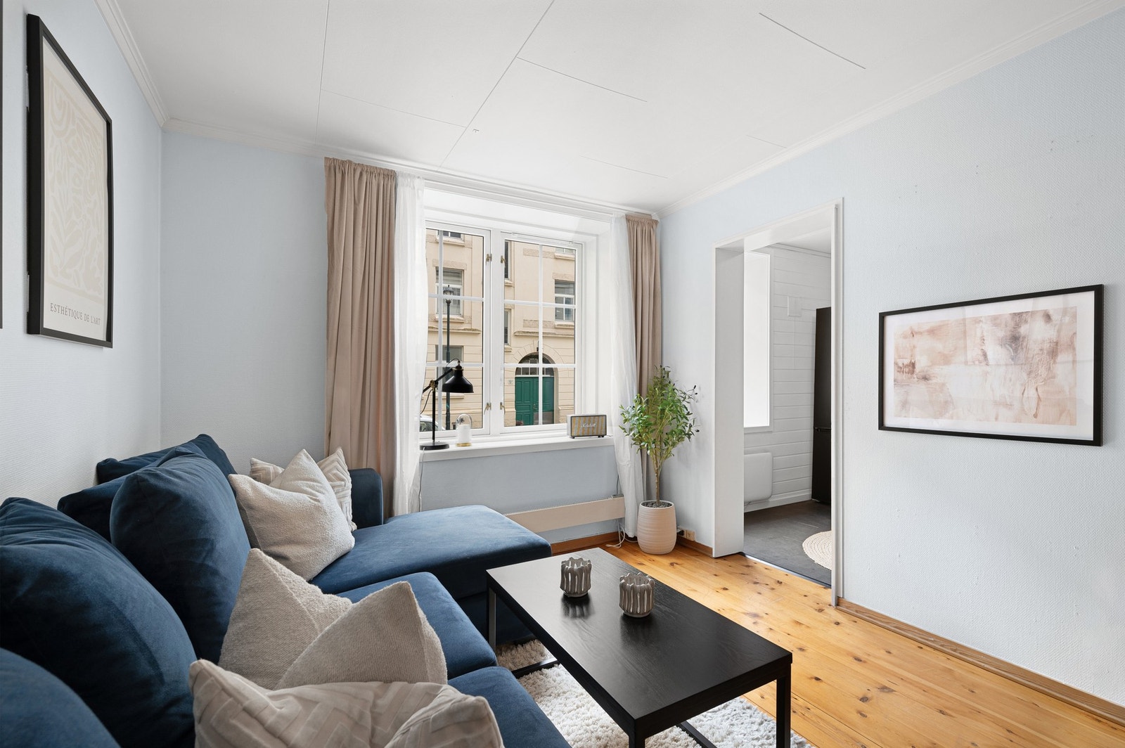 Leiligheten ligger fint til i 1. etasje og har godt med naturlig lysinnslipp. Galleribilde