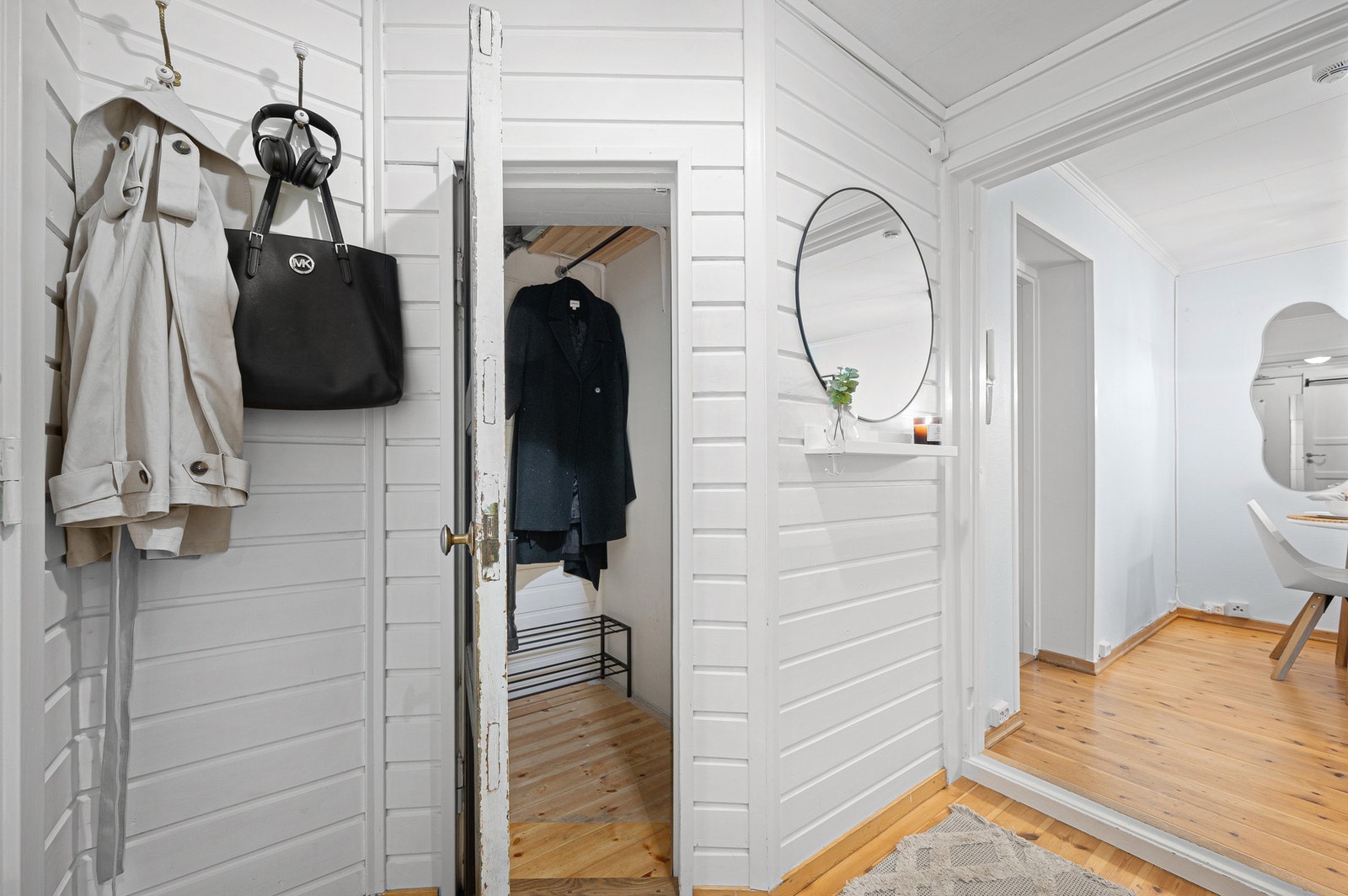 Egen bod med inngang fra entréen. Borettslaget holder for tiden på med å rehabilitere tak, fasade og vindu. Kostnaden er tatt og de er innenfor budsjett pt. Antatt ferdig i sommer. Galleribilde