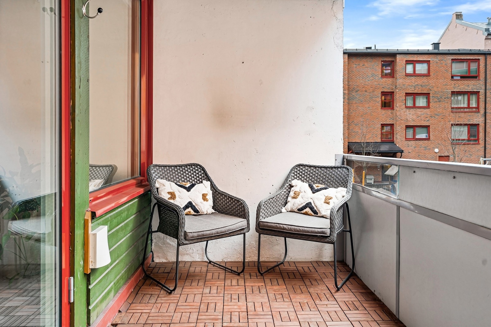 Balkongen har gode møbleringsmuligheter. Galleribilde