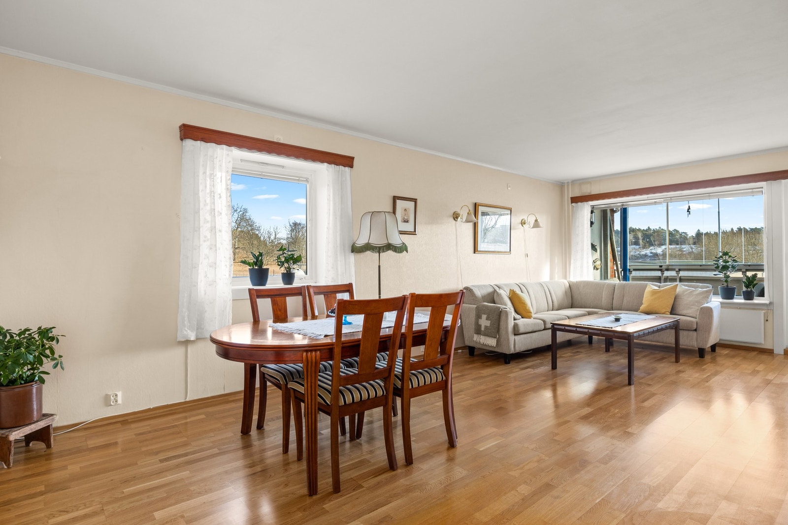 Lys og velholdt leilighet. Oppvarming inkludert i felleskostnadene Galleribilde