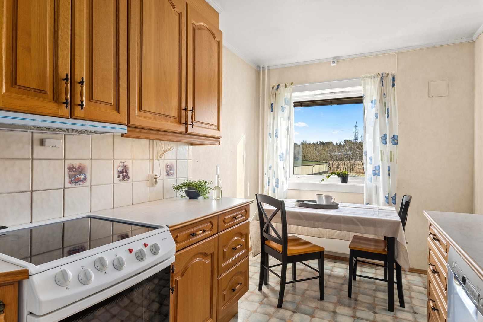 Fra frokostbordet har man hyggelig utsyn Galleribilde