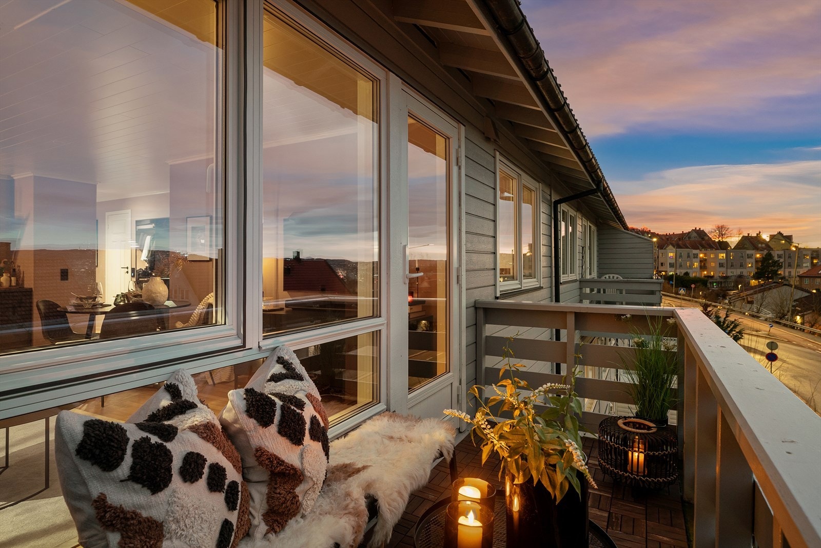 Denne attraktive plasseringen i et veletablert, barnevennlig nabolag gir både ro og nærhet til flotte turmuligheter. Galleribilde