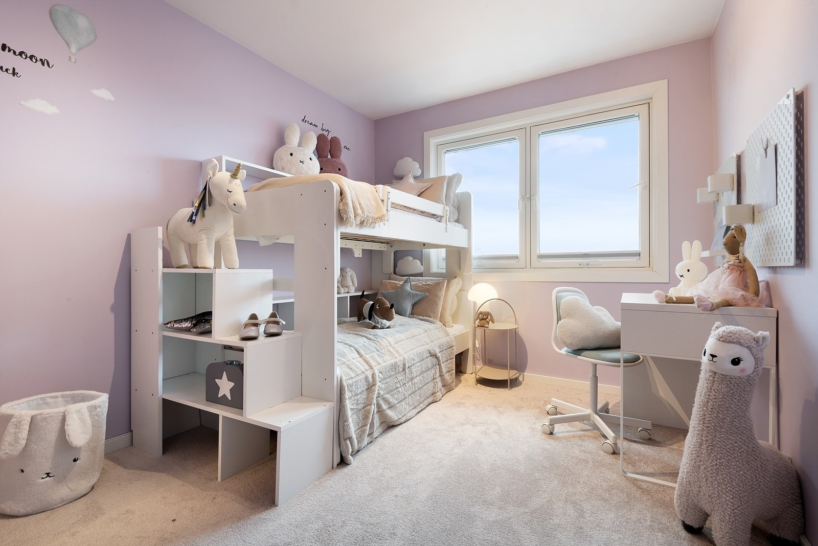 Leiligheten har en praktisk planløsning med to gode soverom. Galleribilde