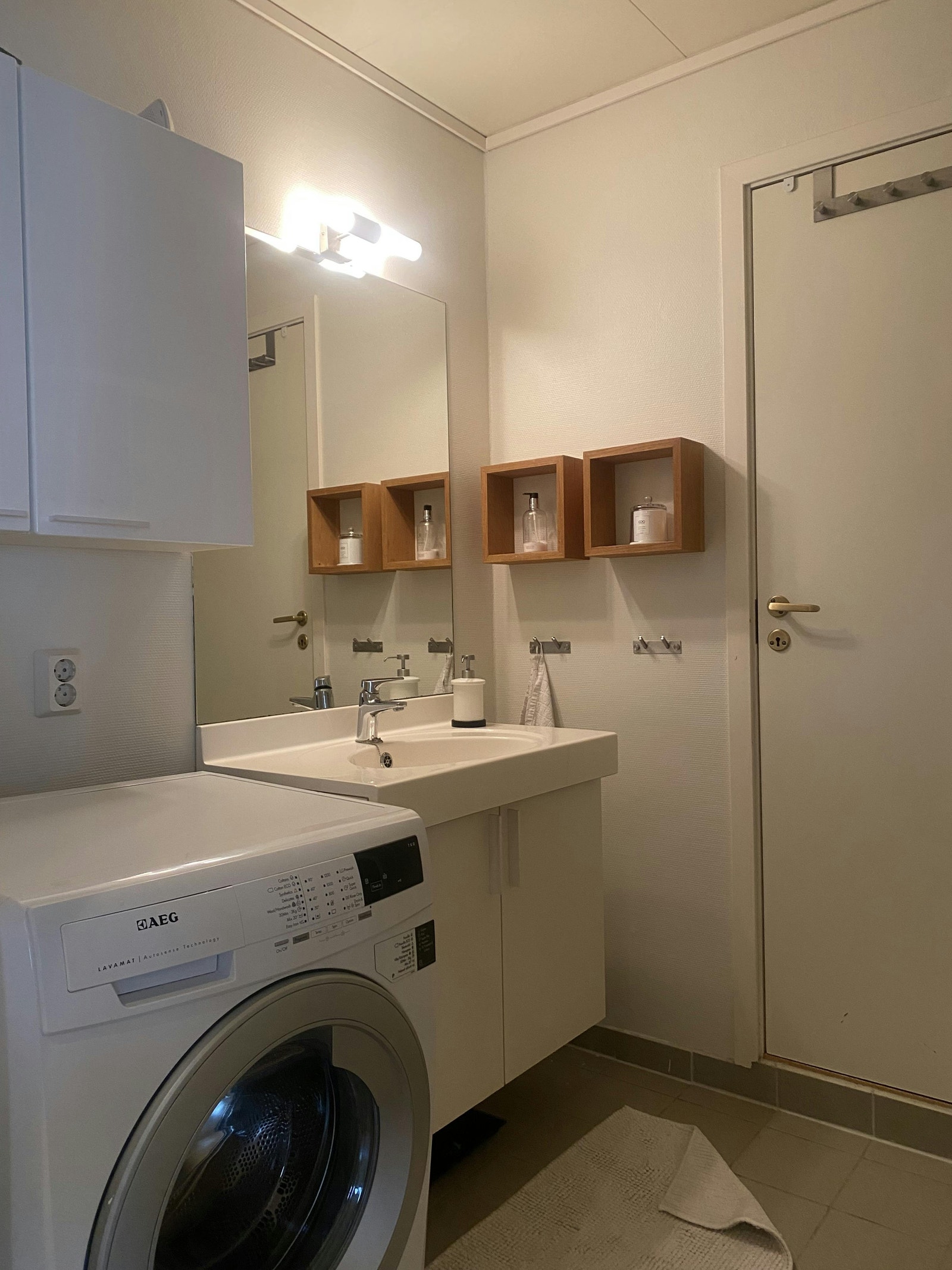 Hoved bad i 1. etasje Galleribilde